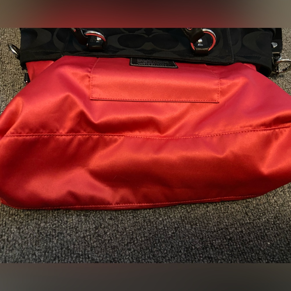 NWOT Coach 2009 Blk. Sateen “Poppy” Authentic in perfect condition. 15 x 10 in. - Picture 14 of 16